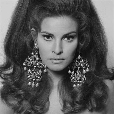 raquel welch in playboy|Color photos of young Raquel Welch: The classic beauty of the。